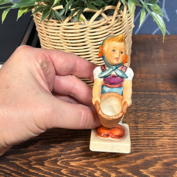 Vintage Hummel Little Helper Figurine TMK6 Goebel Girl with Basket 1980s - Picture 11 of 14